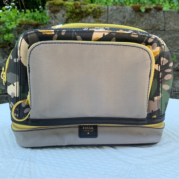 Fossil Bags Nwot Fossil Cosmetic Toiletry Travel Bag Black Gray Issue No 954 Floral Leaf